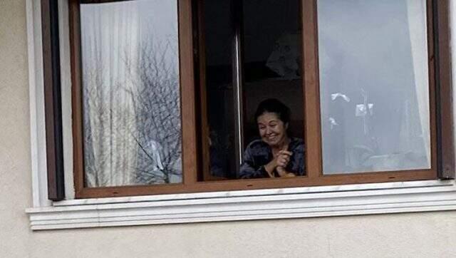 Sokağa çıkamayan Nilgün Kasapbaşoğlu'nun yardımına oyuncu Feyza Çıpa yetişti Sokağa çıkamayan Nilgün Kasapbaşoğlu'nun yardımına oyuncu Feyza Çıpa yetişti