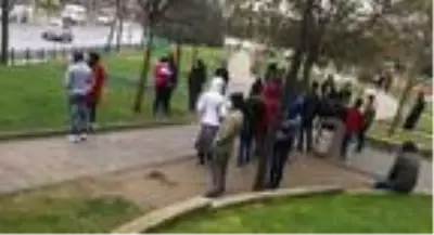 Sultangazi’de parkta toplanan günübirlik işçiler koronavirüs tedbirleri kapsamında evlerine gönderildi