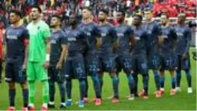 Trabzonsporlu futbolculardan Milli Dayanışma Kampanyası'na büyük destek Trabzonsporlu futbolculardan Milli Dayanışma Kampanyası'na büyük destek