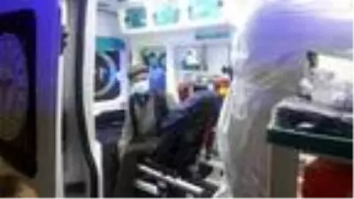 Ateşi yüksek çıkan babasını otomobille polisten kaçırmaya çalıştı Ateşi yüksek çıkan babasını otomobille polisten kaçırmaya çalıştı