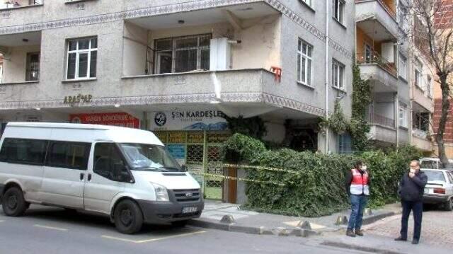 Bağcılar'da 4 bina koronavirüs nedeniyle karantinaya alındı Bağcılar'da 4 bina koronavirüs nedeniyle karantinaya alındı