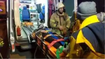 Başakşehir'de hafif ticari araç ile çarpışan otomobil takla attı: 3 yaralı Başakşehir'de hafif ticari araç ile çarpışan otomobil takla attı: 3 yaralı