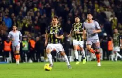 Emre Belözoğlu: Belki oynamaya devam ederim, belki de teknik ekibe katılırım Emre Belözoğlu: Belki oynamaya devam ederim, belki de teknik ekibe katılırım
