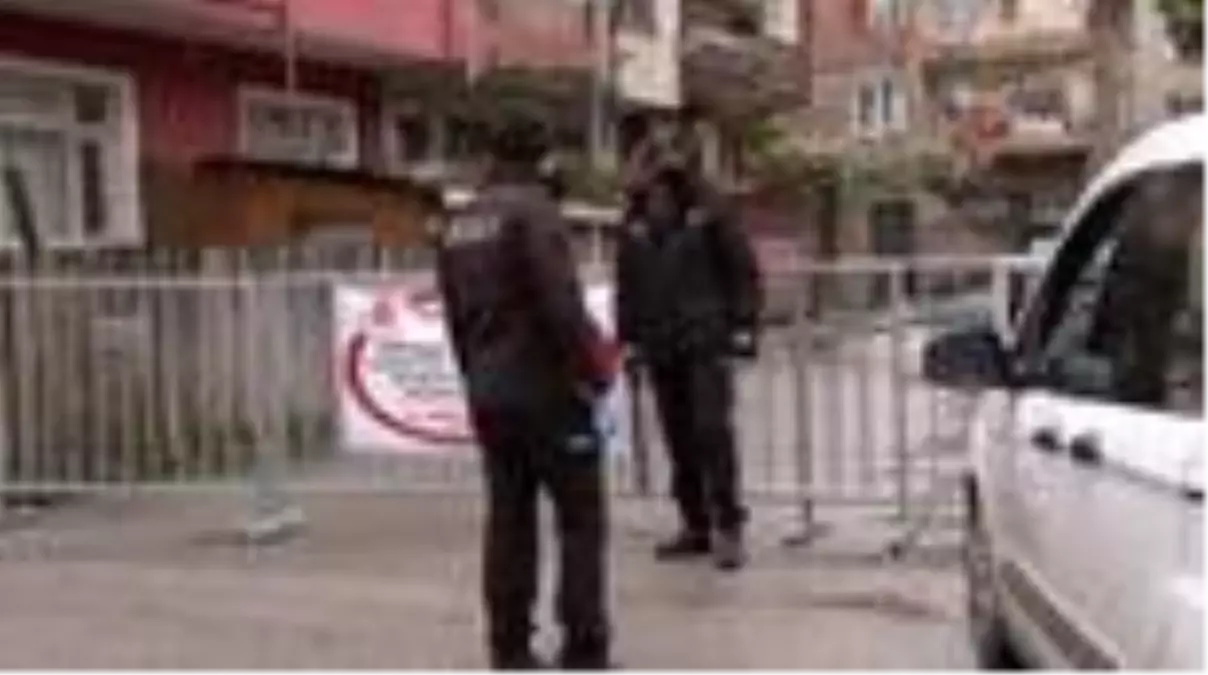 Eşi korona virüs tedavisi gören yaşlı kadın ölünce sokak karantinaya alındı
