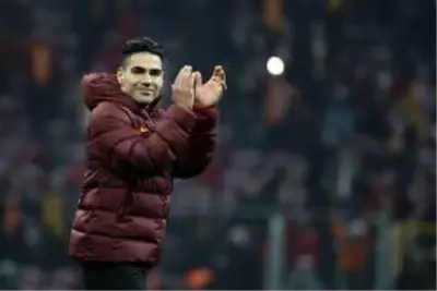 Falcao'dan ayrılık iddialarına yanıt: Ailem ve ben, Galatasaray'da mutluyuz Falcao'dan ayrılık iddialarına yanıt: Ailem ve ben, Galatasaray'da mutluyuz
