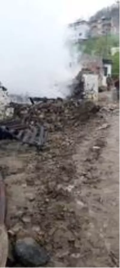 Giresun'da yangında ev kullanılamaz hale geldi Giresun'da yangında ev kullanılamaz hale geldi