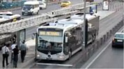 İstanbul'da toplu taşıma kullanımı ilk kez yüzde 90'ı aşan azalış gösterdi İstanbul'da toplu taşıma kullanımı ilk kez yüzde 90'ı aşan azalış gösterdi