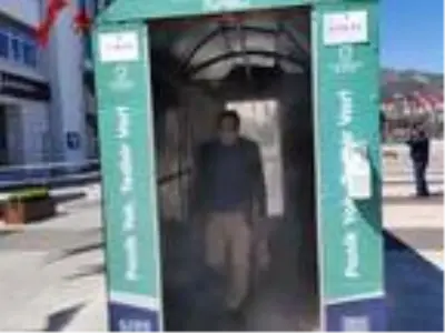 Uzman isim yanıtladı: Meydanlara kurulan dezenfeksiyon tünelleri zararlı mı? Uzman isim yanıtladı: Meydanlara kurulan dezenfeksiyon tünelleri zararlı mı?