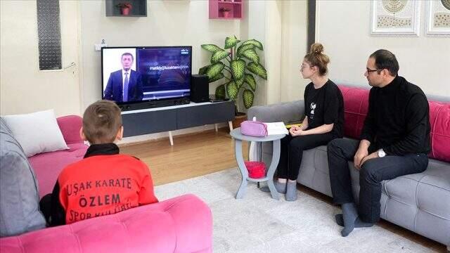 Milli Eğitim Bakanlığı'nın 'BİZDEN' isimli veli kuşağı, bugün saat 20.00'da TRT EBA'da yayınlanacak Milli Eğitim Bakanlığı'nın 'BİZDEN' isimli veli kuşağı, bugün saat 20.00'da TRT EBA'da yayınlanacak