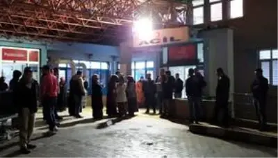 Samsun'da refüje çarpan otomobil ikiye bölündü: 1 ölü, 1 yaralı Samsun'da refüje çarpan otomobil ikiye bölündü: 1 ölü, 1 yaralı