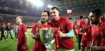 Selçuk İnan: Selçuk İnan, sezon sonunda jübile yapacak ve antrenör olarak kulüpte kalacak Selçuk İnan: Selçuk İnan, sezon sonunda jübile yapacak ve antrenör olarak kulüpte kalacak