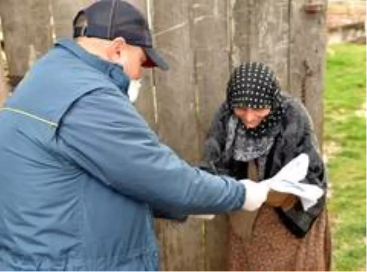 Sosyal yardımları PTT görevlileri evlere dağıtılıyor