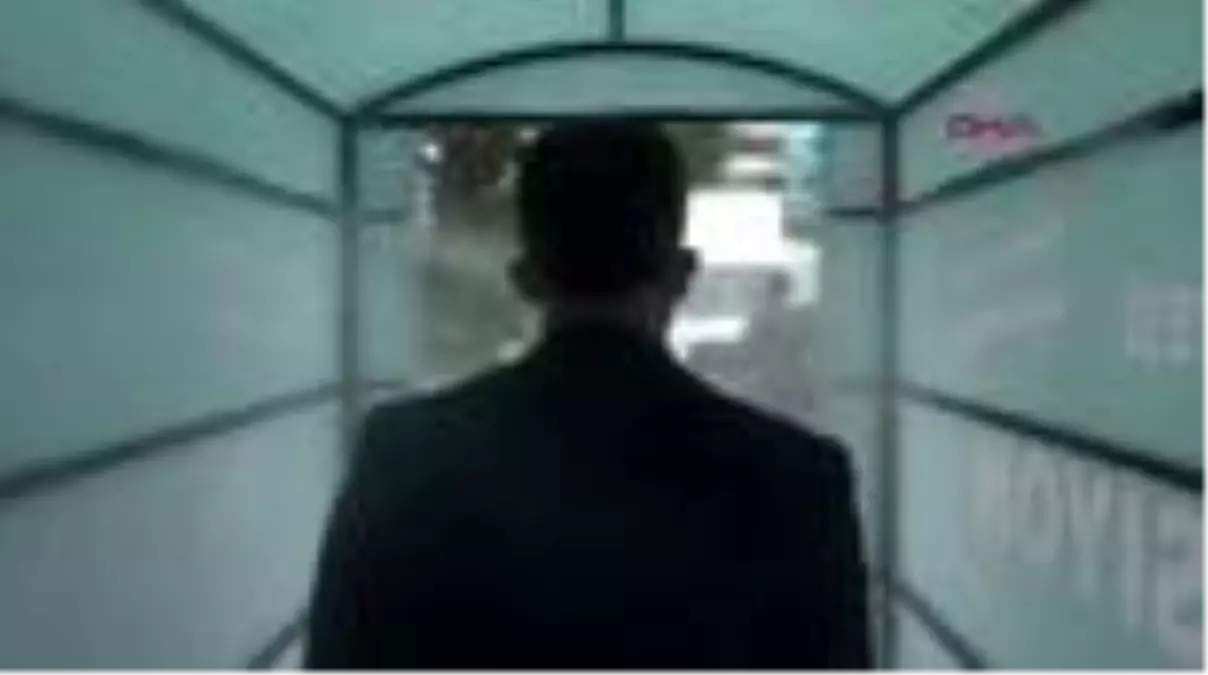 Alanya'da caddeye dezenfeksiyon tüneli konuldu