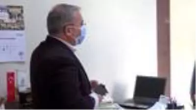 Belediye Başkanı, uzaktan eğitimi takip edemeyen öğrenciye bilgisayarını hediye etti