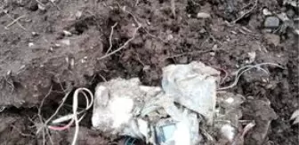 8 Mart: Bitlis'te teröristlerce toprağa gömülmüş 5 kilogram el yapımı patlayıcı imha edildi 8 Mart: Bitlis'te teröristlerce toprağa gömülmüş 5 kilogram el yapımı patlayıcı imha edildi