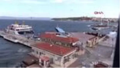 Çanakkale'de fırtına feribot seferlerini olumsuz etkiliyor