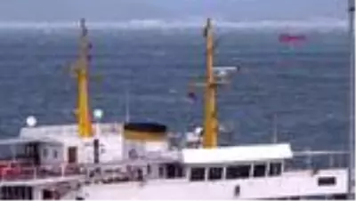 Çanakkale'de fırtına feribot seferlerini olumsuz etkiliyor