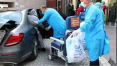 Çin'den getirilen ilacı kullanan yaşlı çift, koronavirüsü yenerek taburcu oldu Çin'den getirilen ilacı kullanan yaşlı çift, koronavirüsü yenerek taburcu oldu