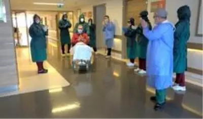 Doktorların umudunu kestiği korona hastası alkışlarla taburcu oldu Doktorların umudunu kestiği korona hastası alkışlarla taburcu oldu