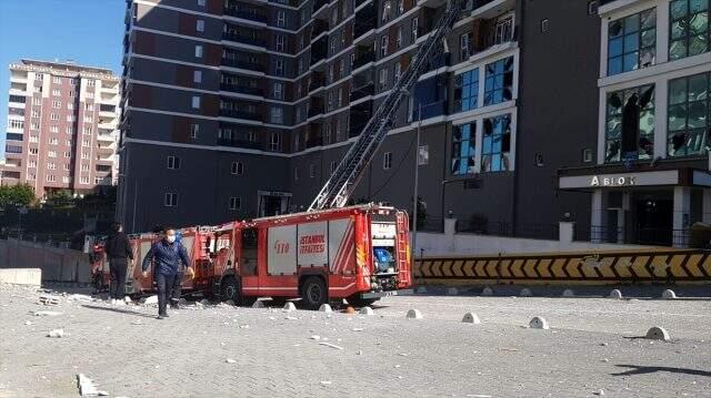 Esenyurt'ta bir binada meydana gelen patlama sonrası olay yeri savaş alanına döndü Esenyurt'ta bir binada meydana gelen patlama sonrası olay yeri savaş alanına döndü