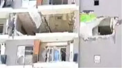 Esenyurt'ta bir binada meydana gelen patlama sonrası olay yeri savaş alanına döndü Esenyurt'ta bir binada meydana gelen patlama sonrası olay yeri savaş alanına döndü
