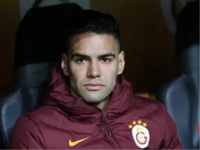 Galatasaray'a 10 milyon euro teklif eden Al Sadd, Falcao'yu ikna etti Galatasaray'a 10 milyon euro teklif eden Al Sadd, Falcao'yu ikna etti