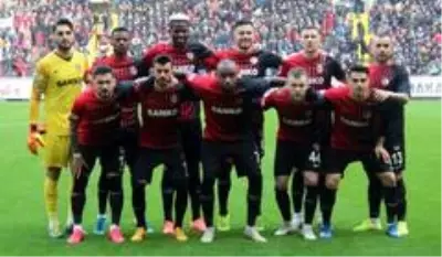 Gaziantep FK'da futbolculara seyahat izni verildi Gaziantep FK'da futbolculara seyahat izni verildi