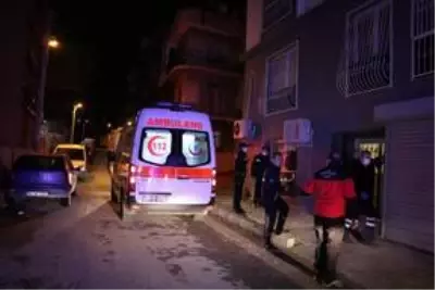 İzmir'de evinde yalnızken doğum sancıları başlayan kadının yardımına sağlık ekipleri yetişti İzmir'de evinde yalnızken doğum sancıları başlayan kadının yardımına sağlık ekipleri yetişti