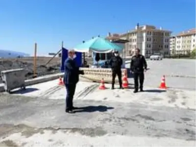 Kaymakam TOKİ'deki karantina tedbirlerini denetledi Kaymakam TOKİ'deki karantina tedbirlerini denetledi