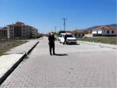 Kaymakam TOKİ'deki karantina tedbirlerini denetledi Kaymakam TOKİ'deki karantina tedbirlerini denetledi