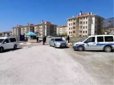 Kaymakam TOKİ'deki karantina tedbirlerini denetledi Kaymakam TOKİ'deki karantina tedbirlerini denetledi