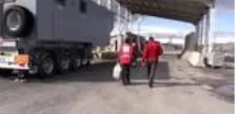 Berat Kandili: Kızılay gönüllülerinden polis ve sağlık görevlilerine kandil simitli moral Berat Kandili: Kızılay gönüllülerinden polis ve sağlık görevlilerine kandil simitli moral