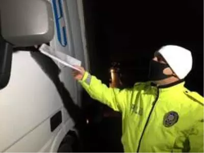 Korona virüsüne karşı İstanbul'un giriş - çıkışında gece boyu denetimler devam ediyor Korona virüsüne karşı İstanbul'un giriş - çıkışında gece boyu denetimler devam ediyor