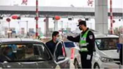 Koronavirüs salgınının başladığı Vuhan’da kente giriş çıkış yasağı kaldırıldı
