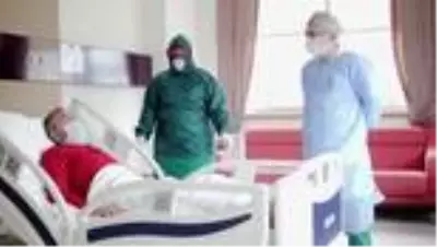 Koronavirüs tedavisi biten hasta alkışlarla taburcu edildi Koronavirüs tedavisi biten hasta alkışlarla taburcu edildi