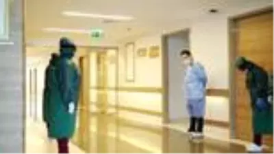 Koronavirüs tedavisi biten hasta alkışlarla taburcu edildi Koronavirüs tedavisi biten hasta alkışlarla taburcu edildi