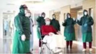 Koronavirüsü yendi, alkışlarla taburcu edildi Koronavirüsü yendi, alkışlarla taburcu edildi