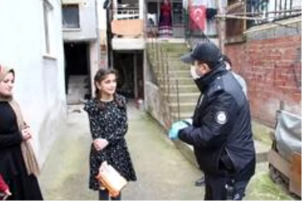 Kumbarasında biriktirdiği parayı kampanyaya bağışladı