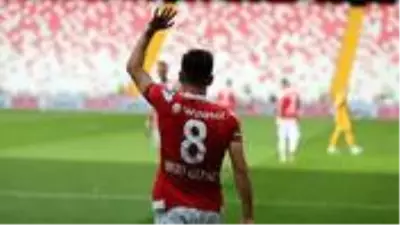 Mert Hakan'a yurt içinden ve yurt dışından teklif yağıyor Mert Hakan'a yurt içinden ve yurt dışından teklif yağıyor