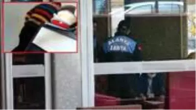 Otel işletmecisi, kız öğrencilerin odasını basıp adeta terör estirdi Otel işletmecisi, kız öğrencilerin odasını basıp adeta terör estirdi