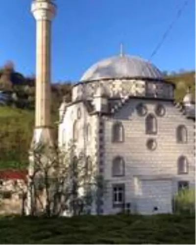 Rizeli gencin camiden yaptığı şiveli 'evde kalun' anonsu gülümsetti.