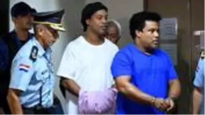 Ronaldinho hapishaneden çıktı! Cezası ev hapsine çevrildi Ronaldinho hapishaneden çıktı! Cezası ev hapsine çevrildi
