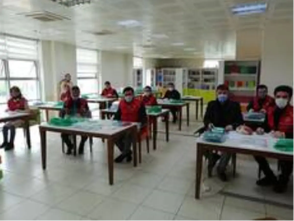 Sağlık çalışanları için maske üretmeye başladılar