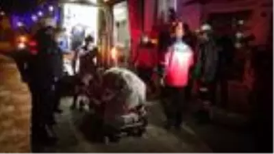 Sancıları başlayan hamile kadın, evde tek başına bebeğini dünyaya getirdi Sancıları başlayan hamile kadın, evde tek başına bebeğini dünyaya getirdi