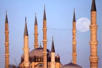 Selimiye Camisi, dolunayla kartpostallık manzaralar oluşturdu Selimiye Camisi, dolunayla kartpostallık manzaralar oluşturdu