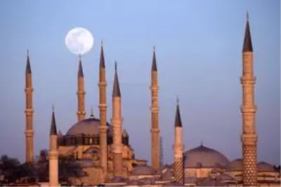 Selimiye Camisi, dolunayla kartpostallık manzaralar oluşturdu Selimiye Camisi, dolunayla kartpostallık manzaralar oluşturdu