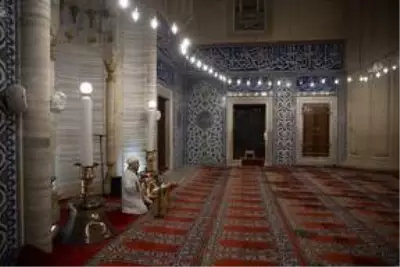 Selimiye'deki kandil programı sosyal medyadan canlı yayınlandı Selimiye'deki kandil programı sosyal medyadan canlı yayınlandı
