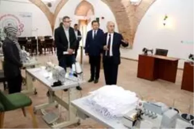 500 yıllık tarihi mekanda maske üretiliyor 500 yıllık tarihi mekanda maske üretiliyor