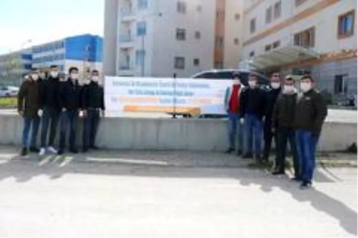 AK gençlerden sağlık çalışanlarına destek