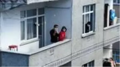 Bağcılar'da karantinaya alınan binadaki 16 kişinin 10'unda koronavirüs çıktı Bağcılar'da karantinaya alınan binadaki 16 kişinin 10'unda koronavirüs çıktı